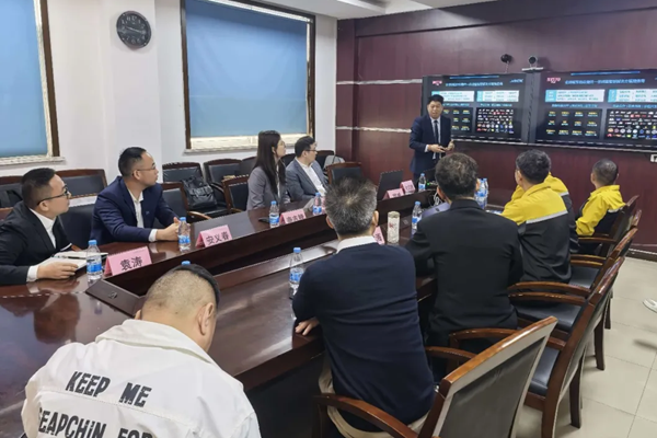 杰克科技营销军团总裁秦吉锋一行到访大东鞋业交流